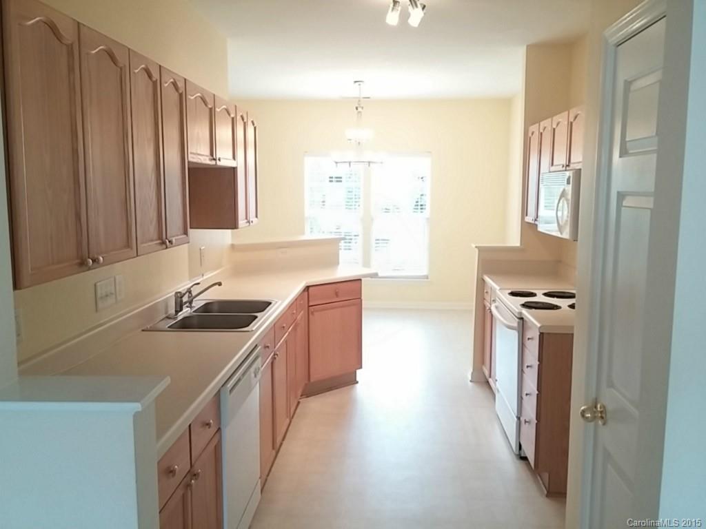 4938 Prosperity Ridge Road, Unit 198 Charlotte, NC 28269 - Photo 4 of 16 Gallery Image 4