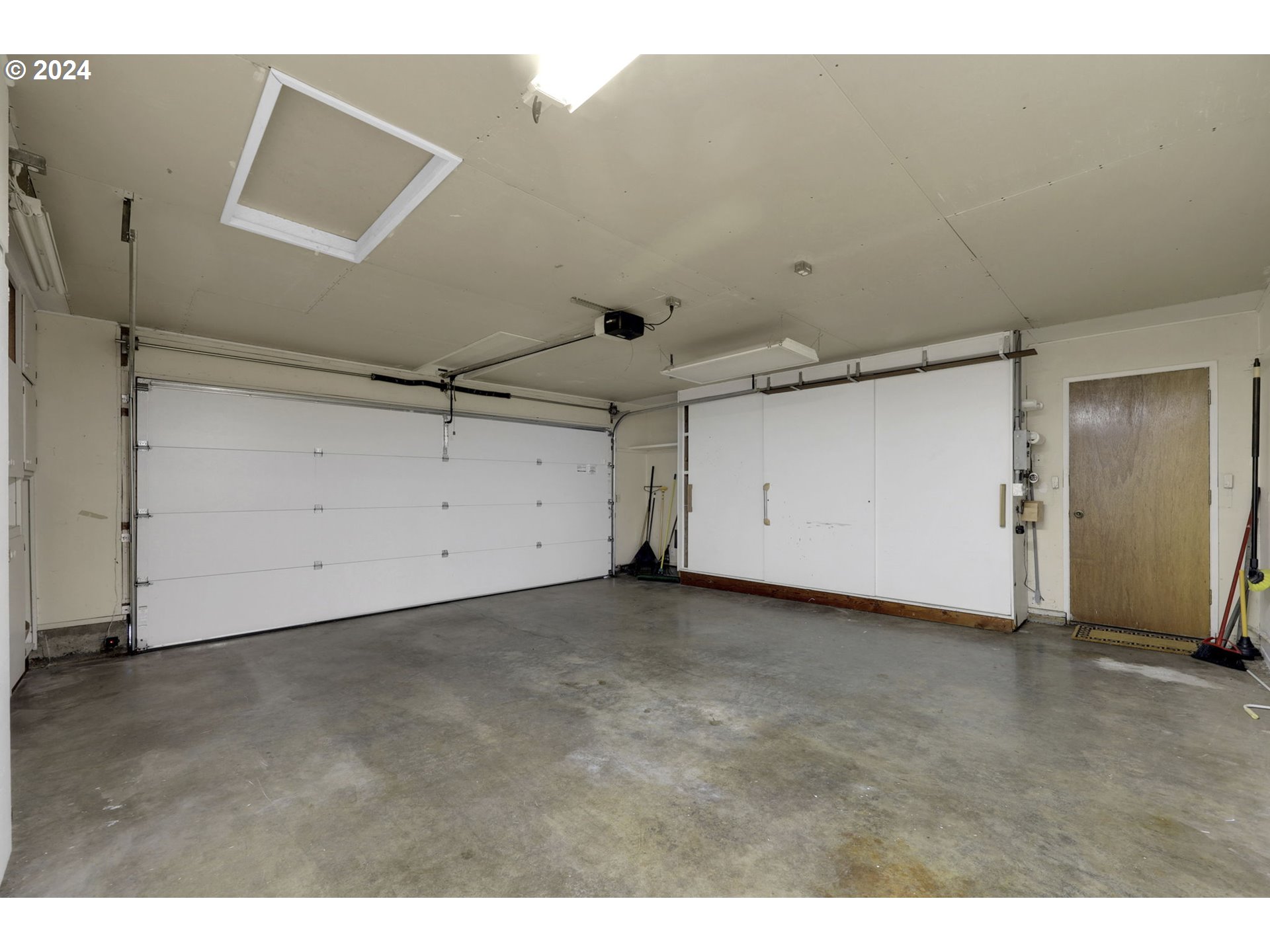 100 Westbrook Way Eugene, OR 97405 - Photo 24 of 48 a view of a garage