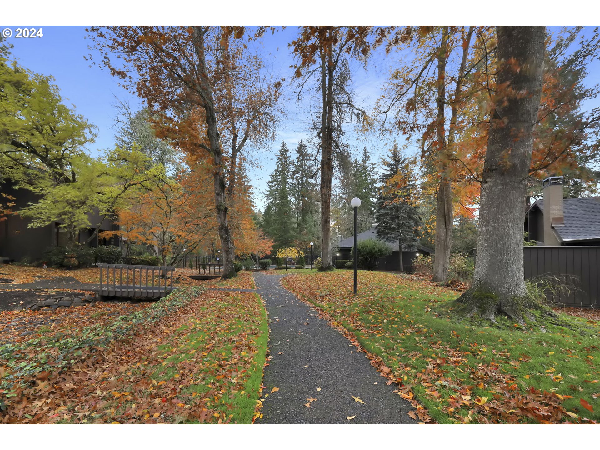 100 Westbrook Way Eugene, OR 97405 - Photo 42 of 48 a backyard of a house with lots of green space