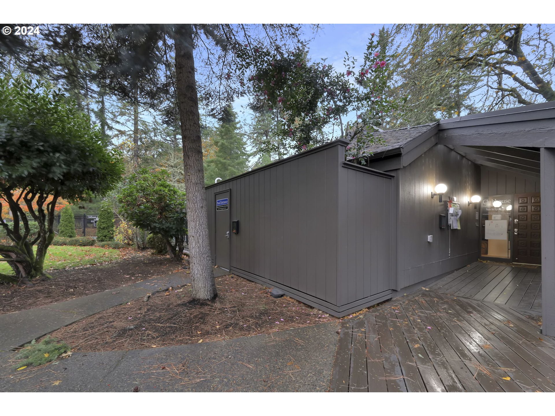 100 Westbrook Way Eugene, OR 97405 - Photo 45 of 48 a backyard of a house with lots of green space