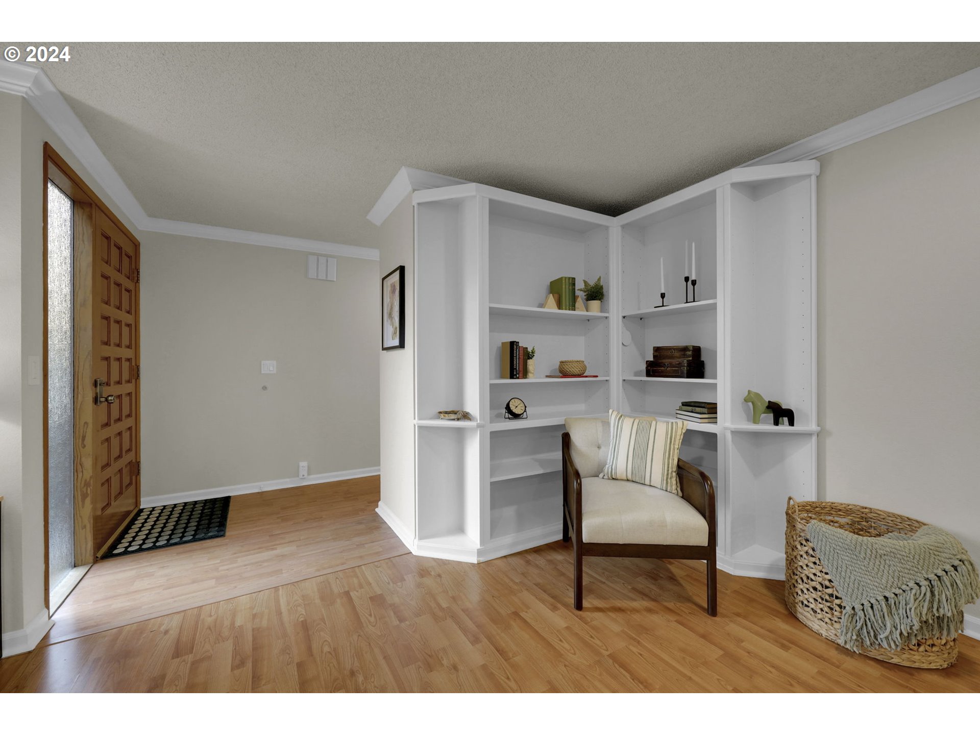 100 Westbrook Way Eugene, OR 97405 - Photo 8 of 48 a living room with furniture and a window