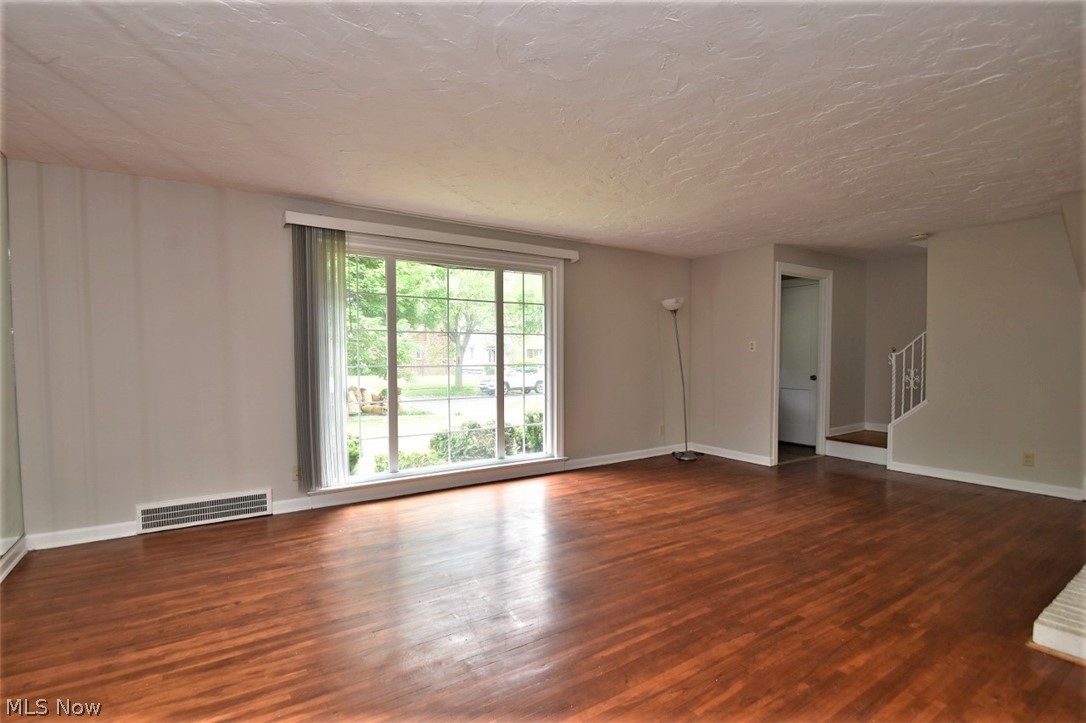 3797 Bainbridge Road Cleveland Heights, OH 44118 - Photo 7 of 35