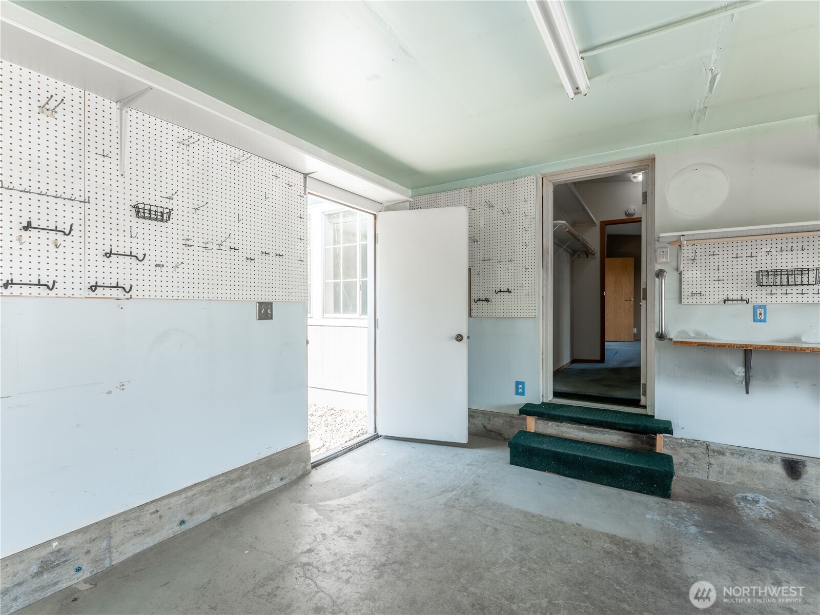 914 Meadow Ridge Drive Wenatchee, WA 98801 - Photo 11 of 35 a view of kitchen with cabinets and window
