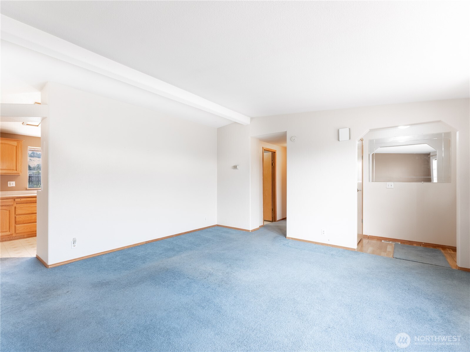 914 Meadow Ridge Drive Wenatchee, WA 98801 - Photo 15 of 35 an empty room with an entryway