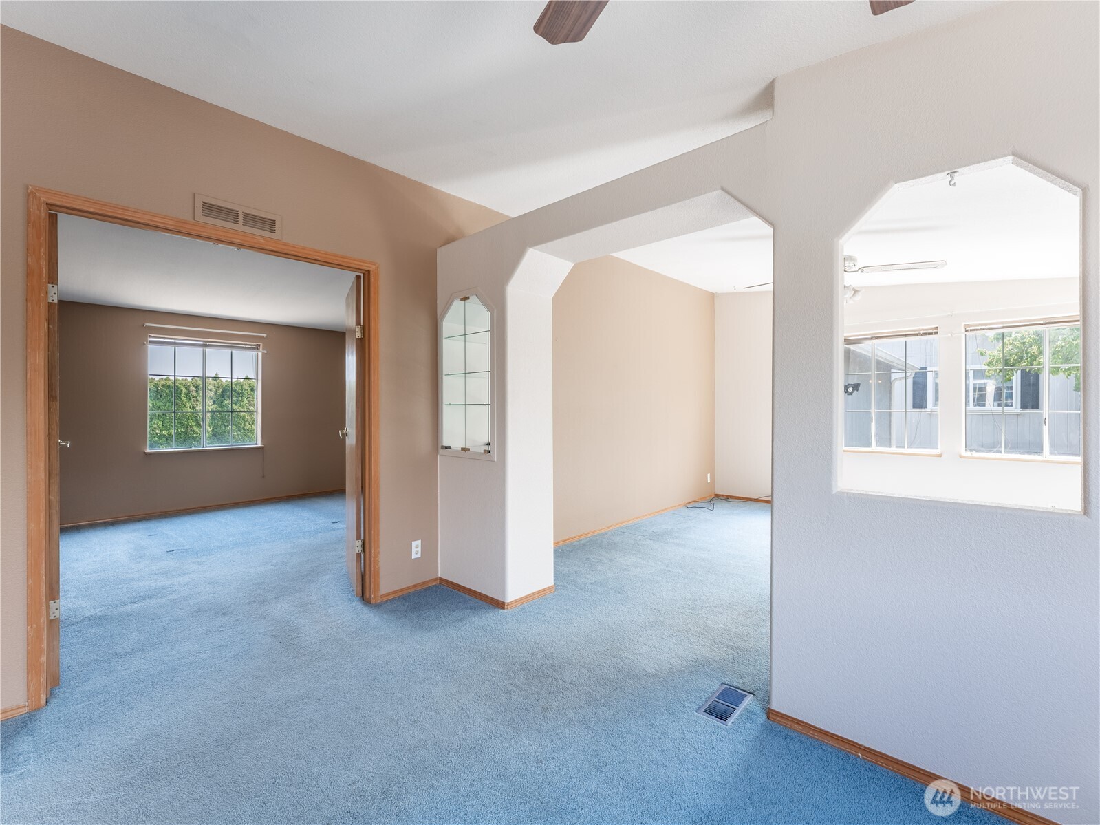 914 Meadow Ridge Drive Wenatchee, WA 98801 - Photo 17 of 35 an empty room with windows