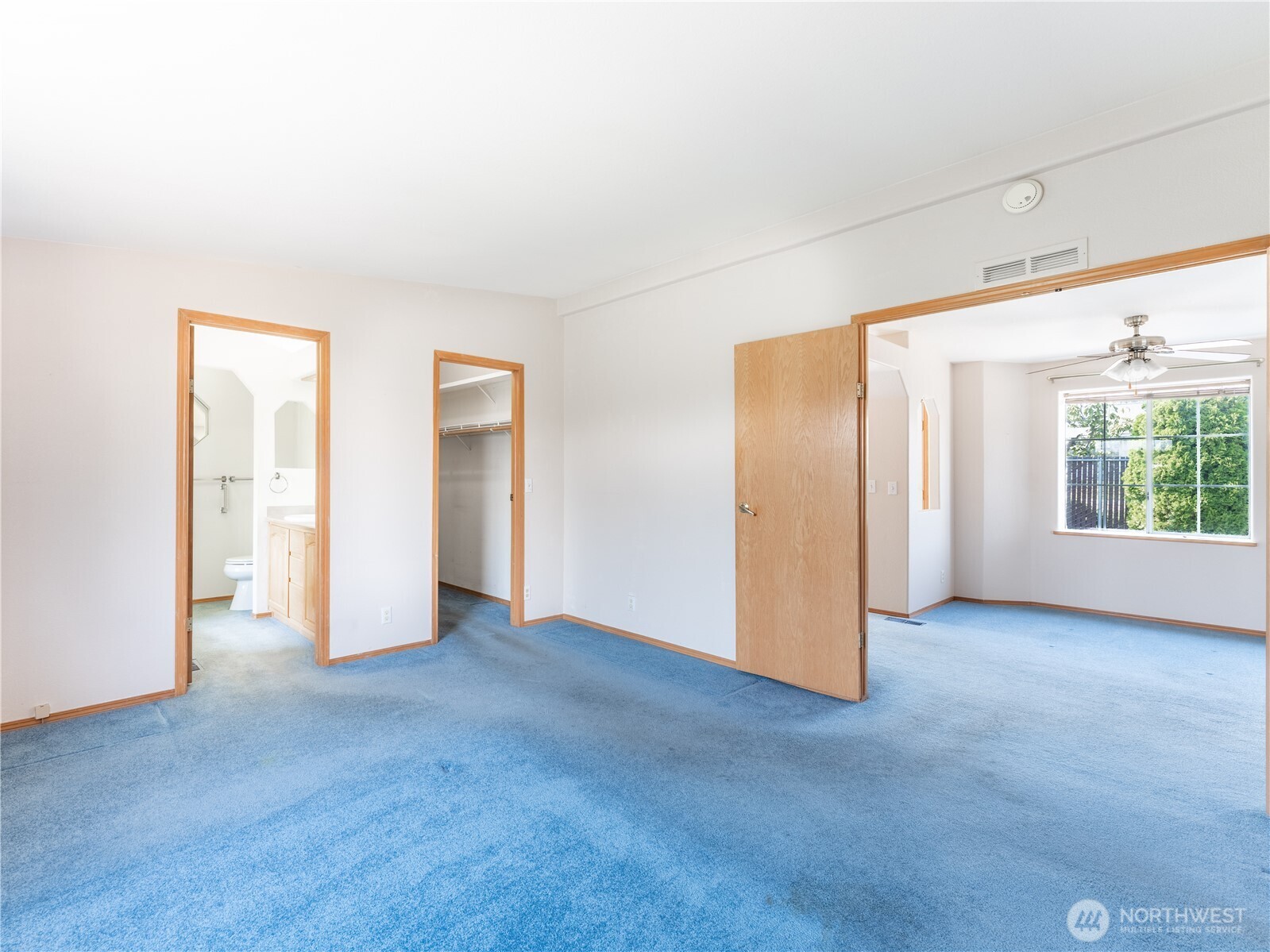 914 Meadow Ridge Drive Wenatchee, WA 98801 - Photo 19 of 35 a view of an empty room with a window
