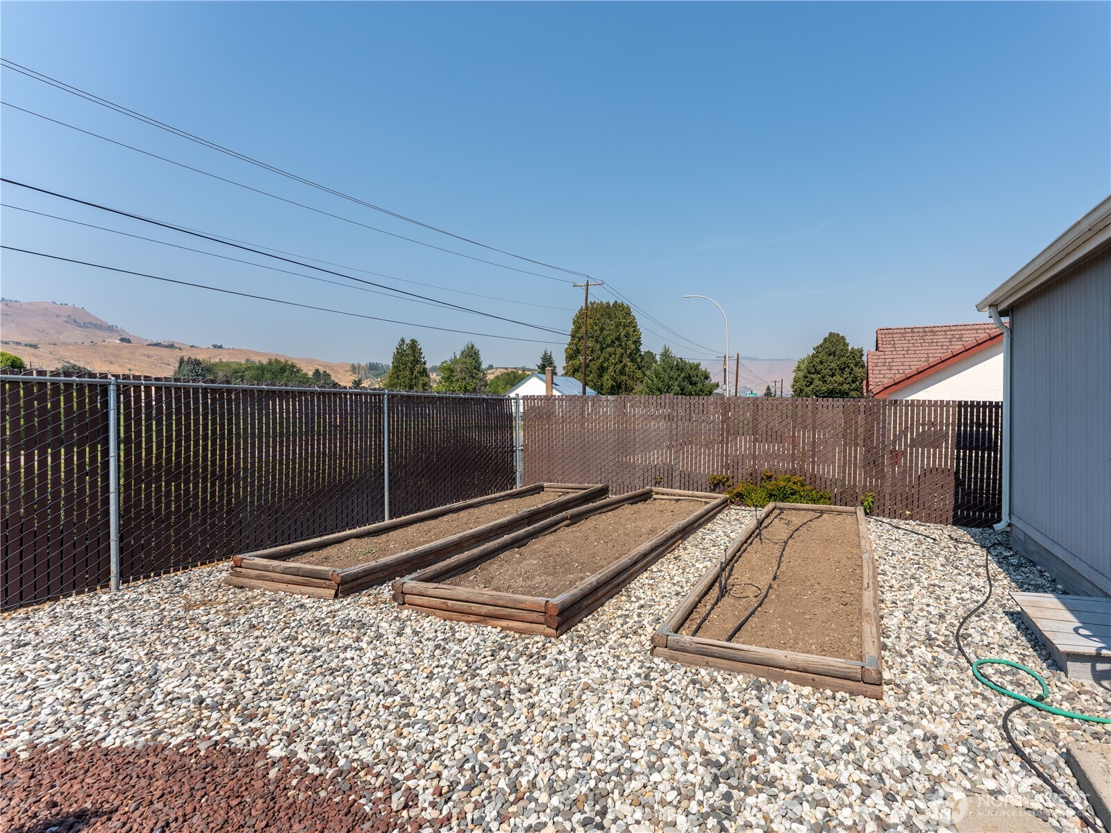 914 Meadow Ridge Drive Wenatchee, WA 98801 - Photo 3 of 35 a view of a backyard