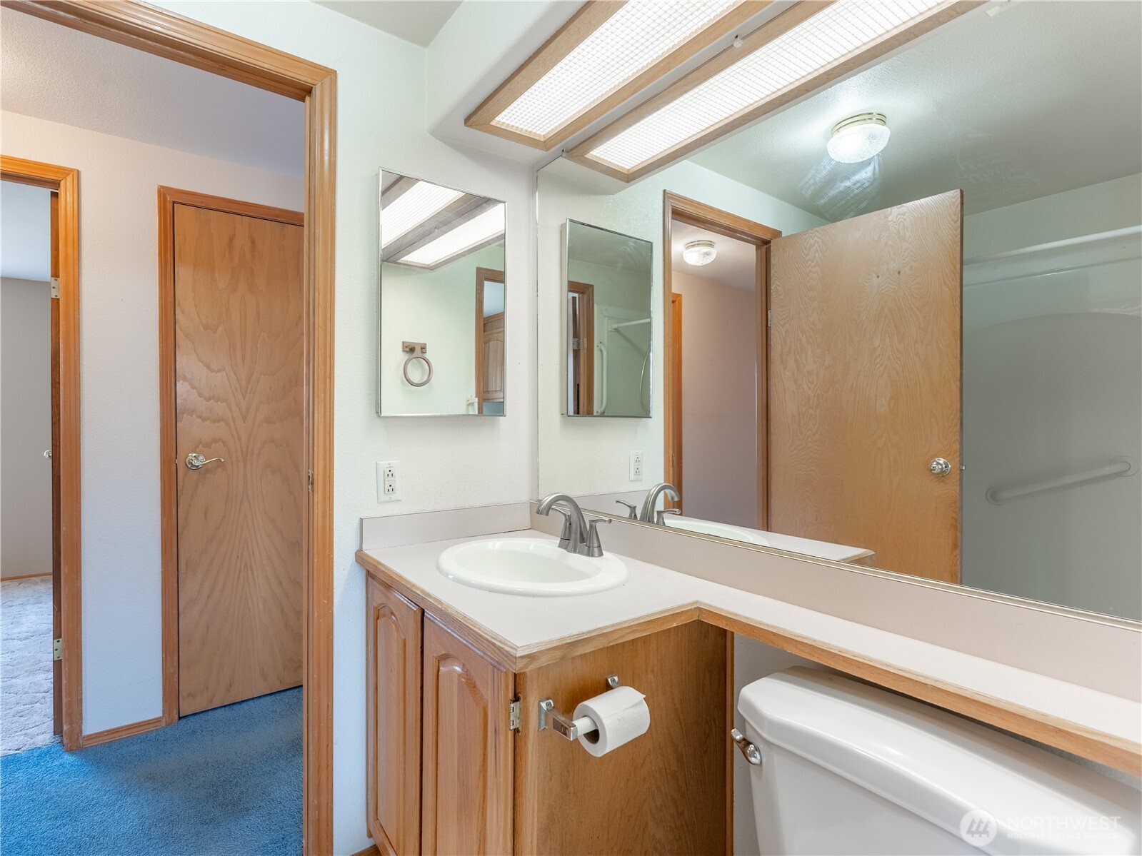 914 Meadow Ridge Drive Wenatchee, WA 98801 - Photo 31 of 35 a bathroom with a sink and a mirror