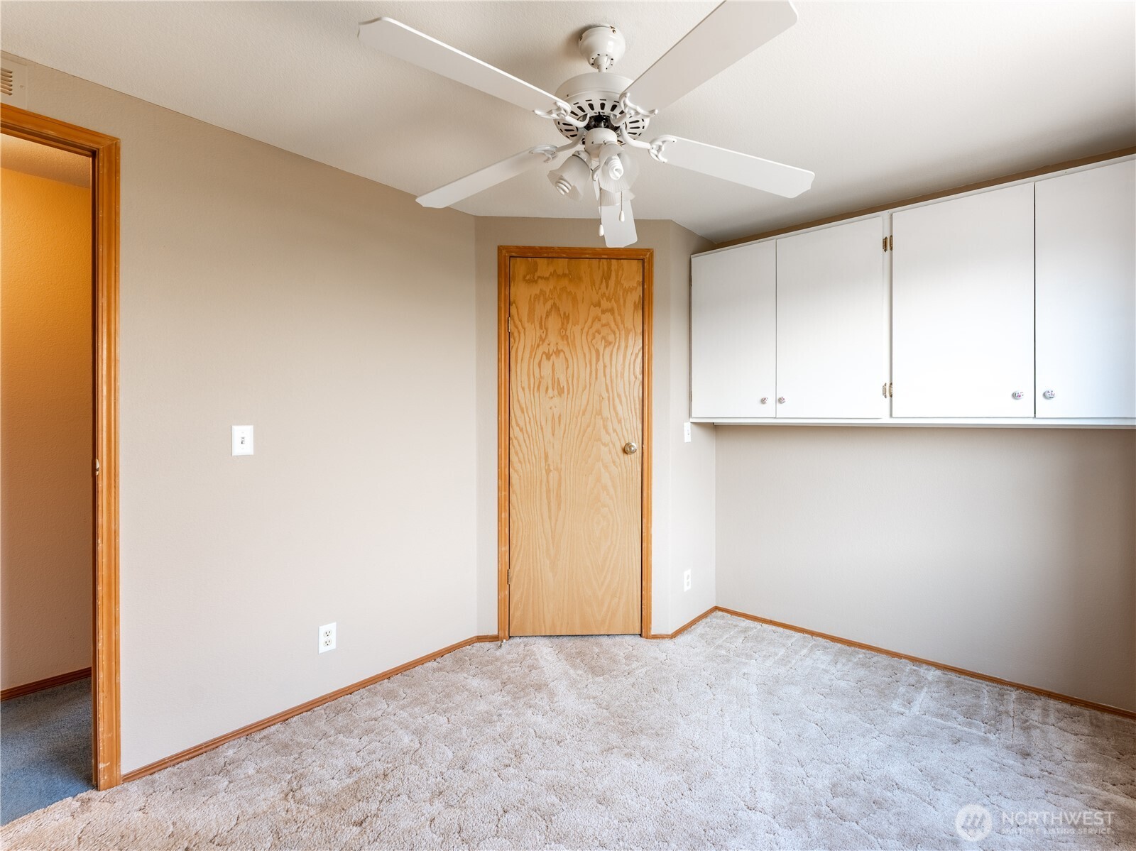 914 Meadow Ridge Drive Wenatchee, WA 98801 - Photo 34 of 35 an empty room with a ceiling fan and carpet
