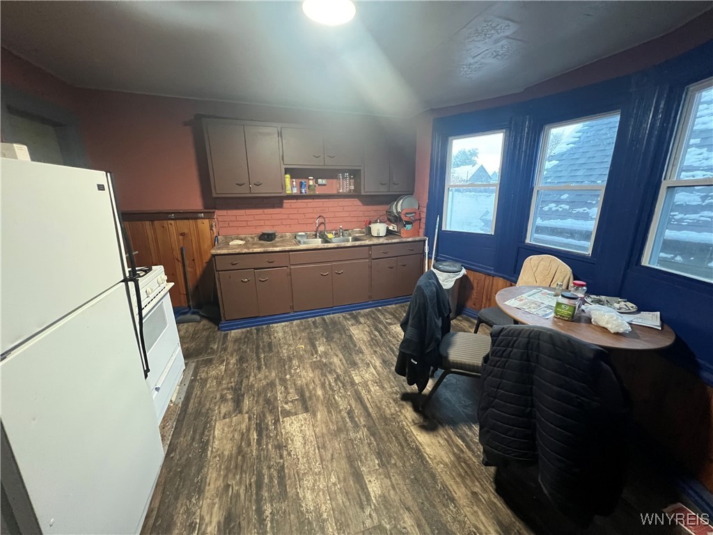 163 16th Street Buffalo, NY 14213 - Photo 18 of 21