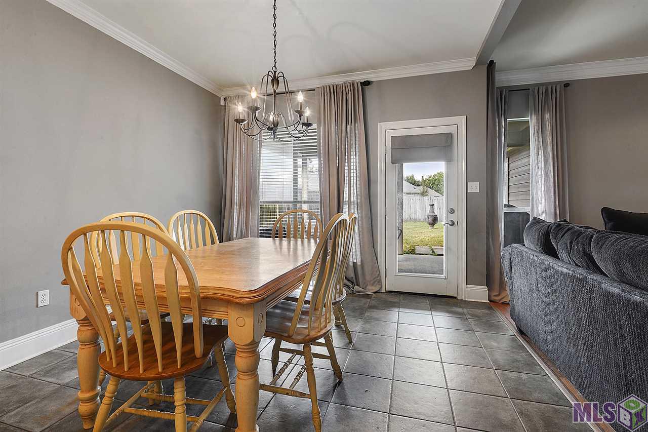 10549 Springpark Avenue Baton Rouge, LA 70810 - Photo 4 of 10 Dining Area