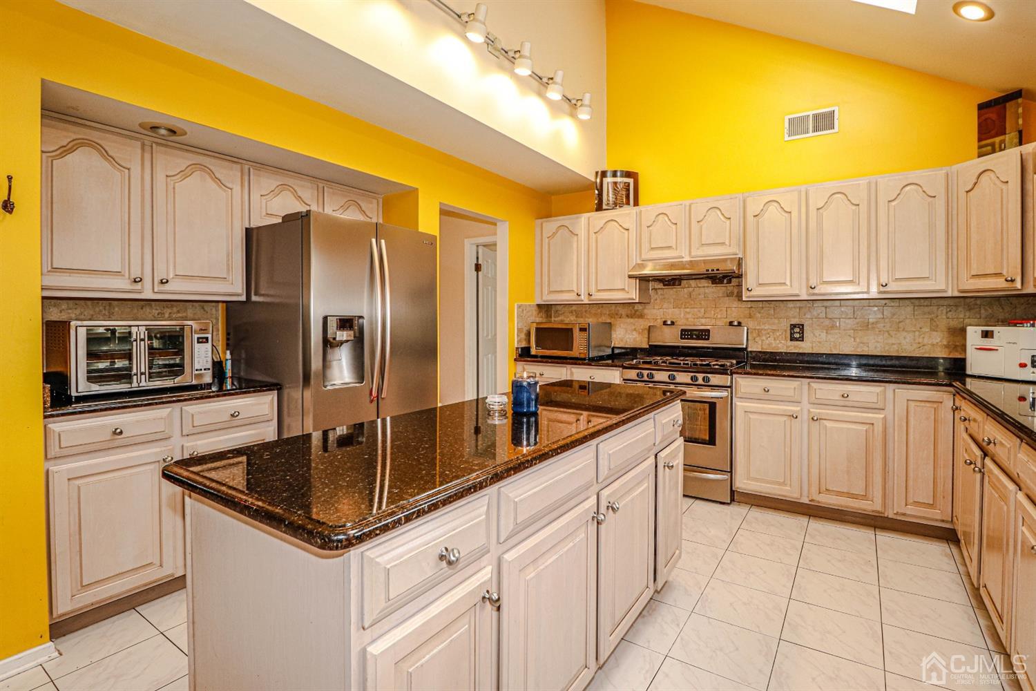11 Freeman Street Edison, NJ 08820 - Photo 17 of 60 Gallery Image 17