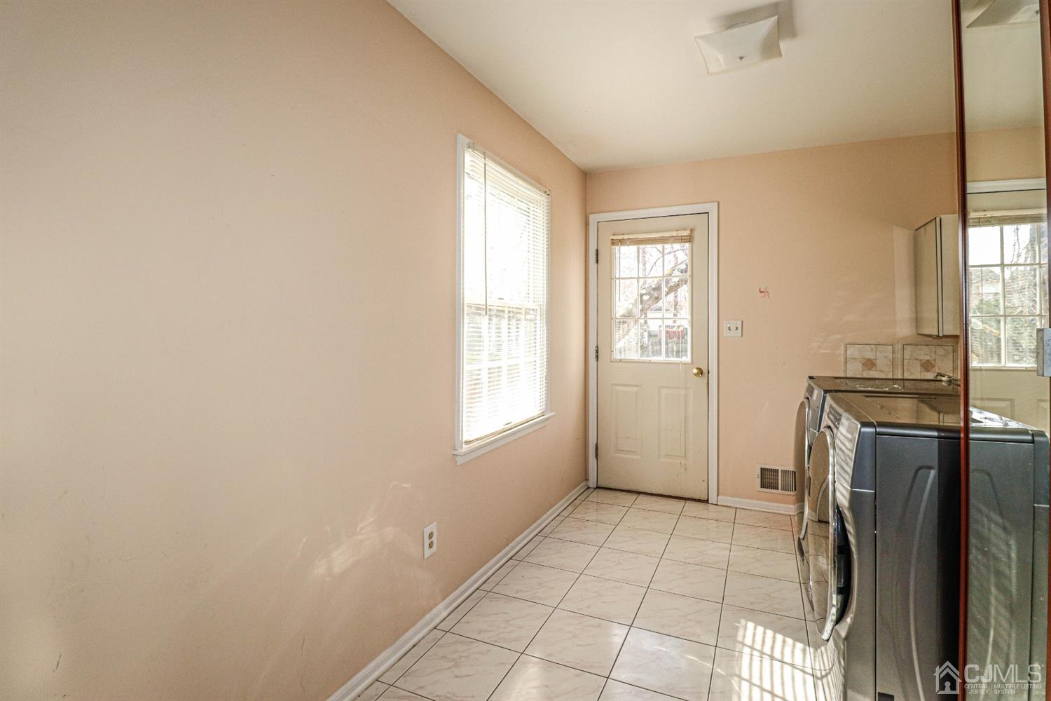 11 Freeman Street Edison, NJ 08820 - Photo 21 of 60 Gallery Image 21