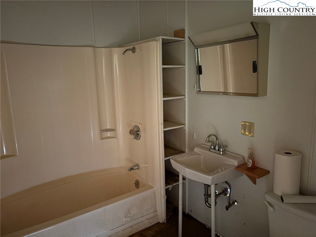 171 River Road Newland, NC 28657 - Photo 12 of 26 Gallery Image 12