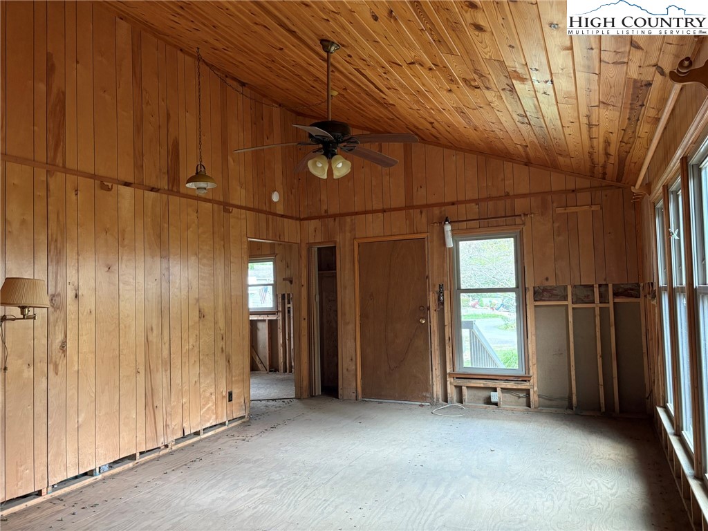 171 River Road Newland, NC 28657 - Photo 5 of 26 Gallery Image 5