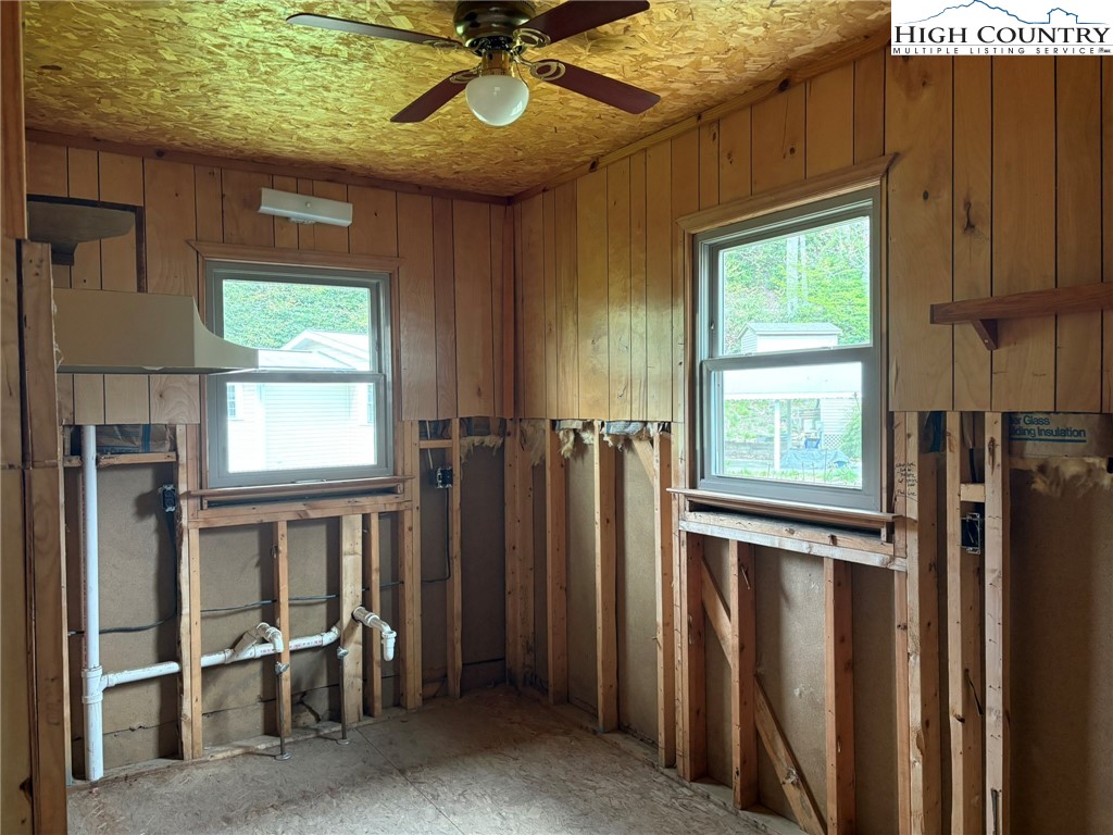 171 River Road Newland, NC 28657 - Photo 7 of 26 Gallery Image 7