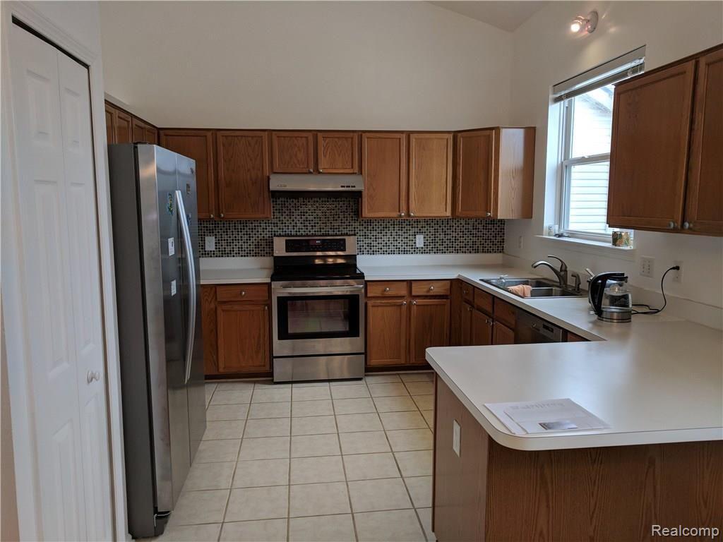 111 Eagle Ridge Road Lake Orion, MI 48360 - Photo 7 of 35
