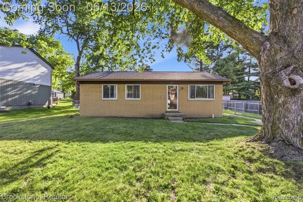 $320,000 | 520 May Road, Rochester, MI 48307