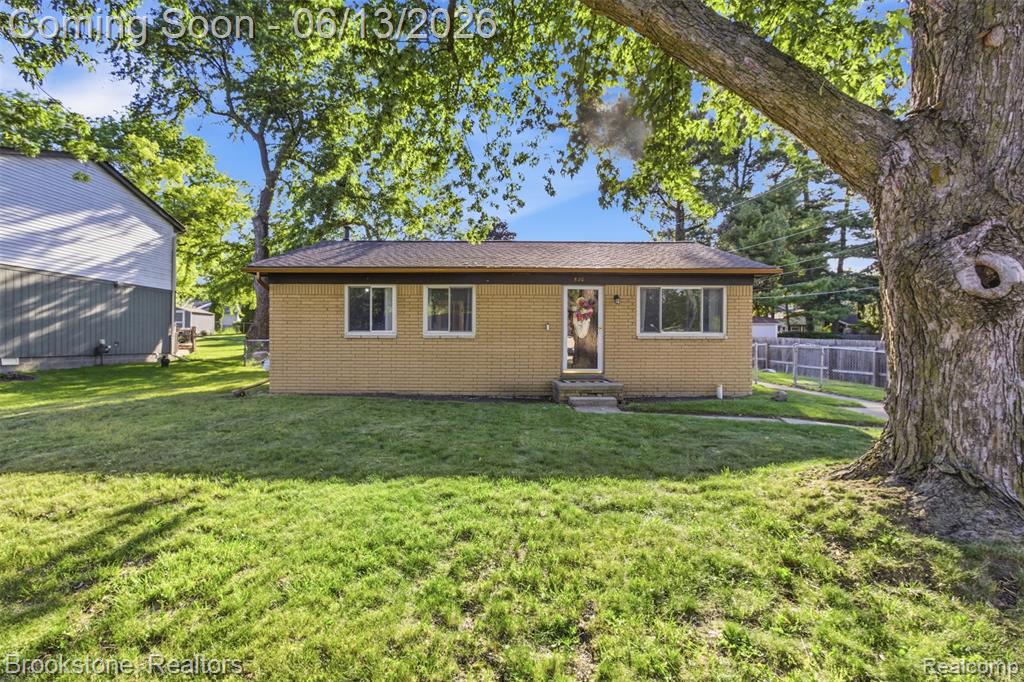 520 May Road Rochester, MI 48307 - Photo 1 of 19