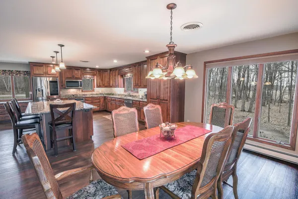 $699,999 | 43453 105th Avenue, Holdingford, MN 56340