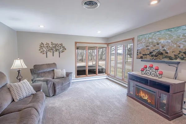 $699,999 | 43453 105th Avenue, Holdingford, MN 56340