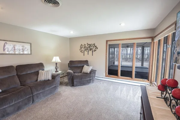 $699,999 | 43453 105th Avenue, Holdingford, MN 56340