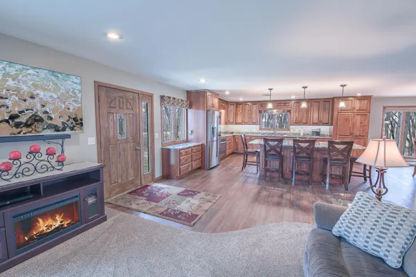 $699,999 | 43453 105th Avenue, Holdingford, MN 56340