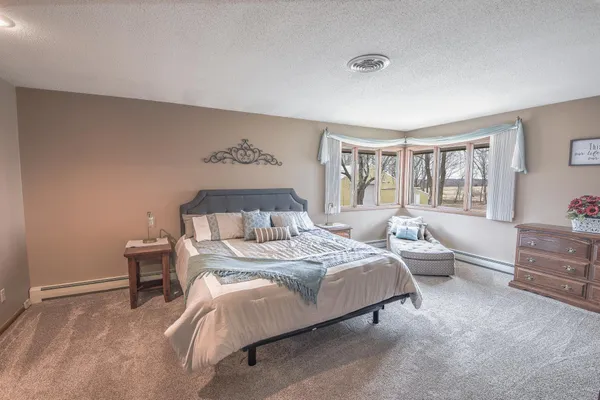 $699,999 | 43453 105th Avenue, Holdingford, MN 56340