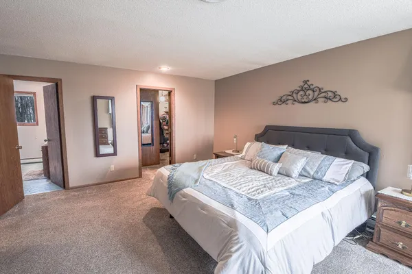 $699,999 | 43453 105th Avenue, Holdingford, MN 56340