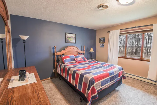 $699,999 | 43453 105th Avenue, Holdingford, MN 56340