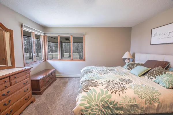 $699,999 | 43453 105th Avenue, Holdingford, MN 56340