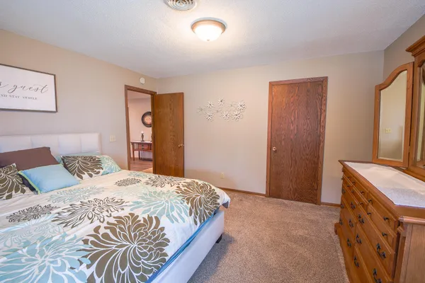 $699,999 | 43453 105th Avenue, Holdingford, MN 56340