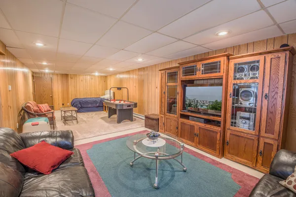 $699,999 | 43453 105th Avenue, Holdingford, MN 56340