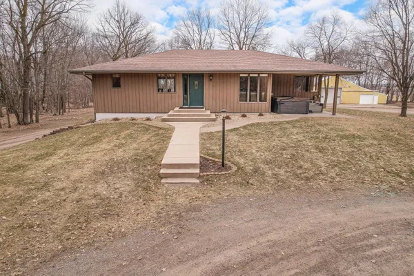 $699,999 | 43453 105th Avenue, Holdingford, MN 56340