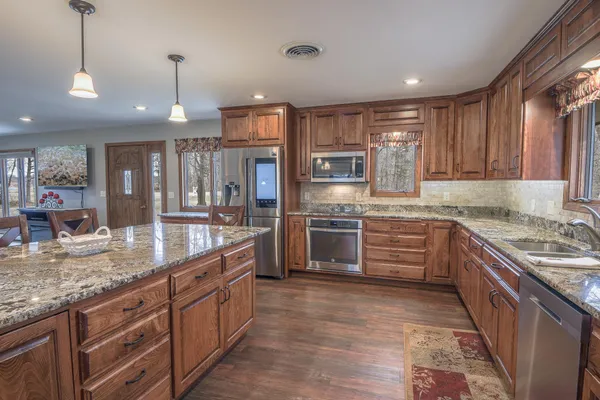 $699,999 | 43453 105th Avenue, Holdingford, MN 56340