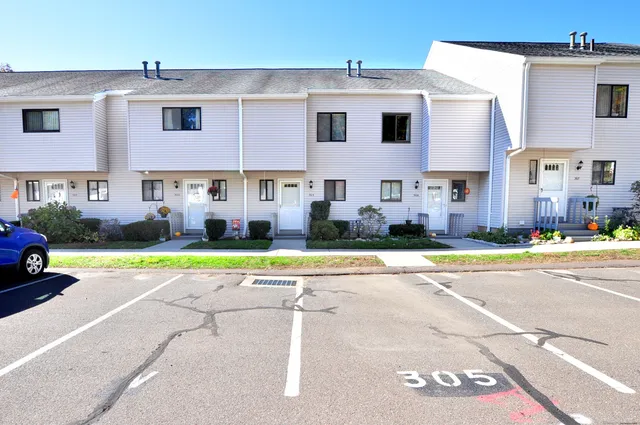 a view of front of house with a yard