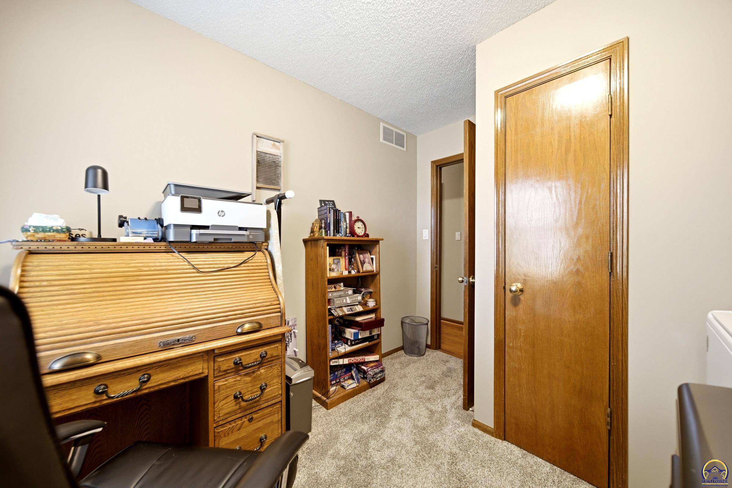 2732 Southwest Staffordshire Road Topeka, KS 66614 - Photo 11 of 20