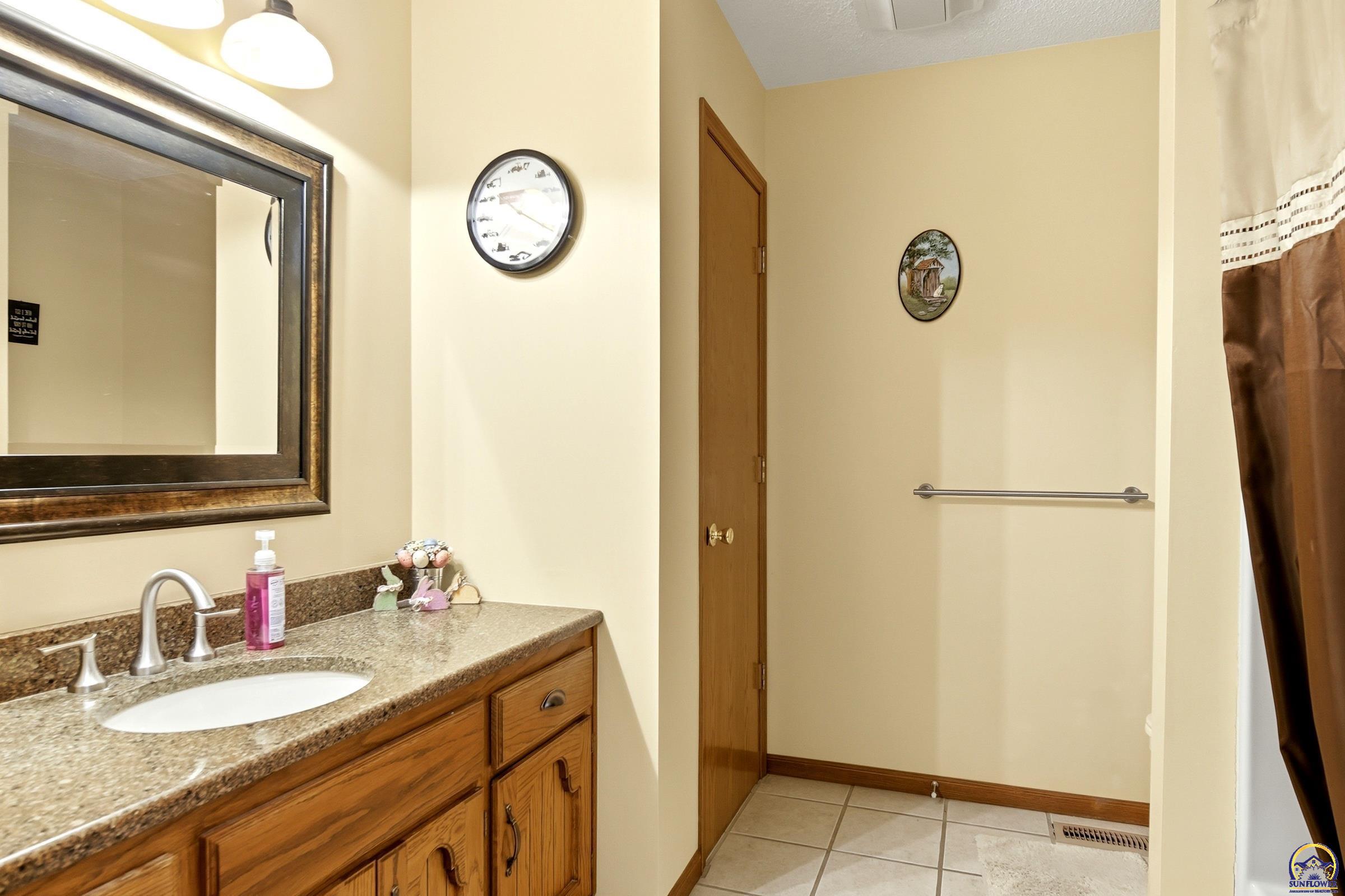 2732 Southwest Staffordshire Road Topeka, KS 66614 - Photo 12 of 20