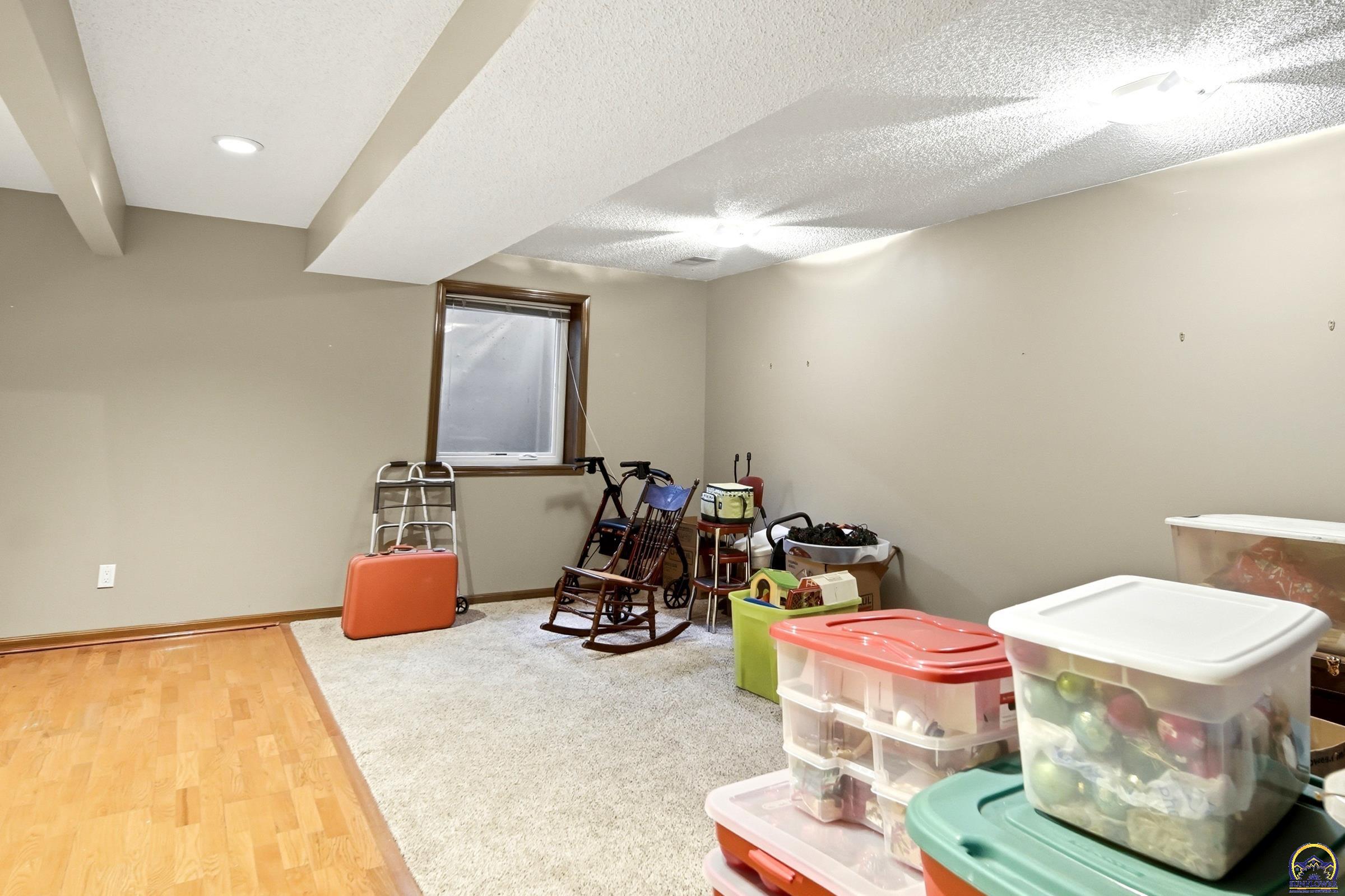 2732 Southwest Staffordshire Road Topeka, KS 66614 - Photo 13 of 20