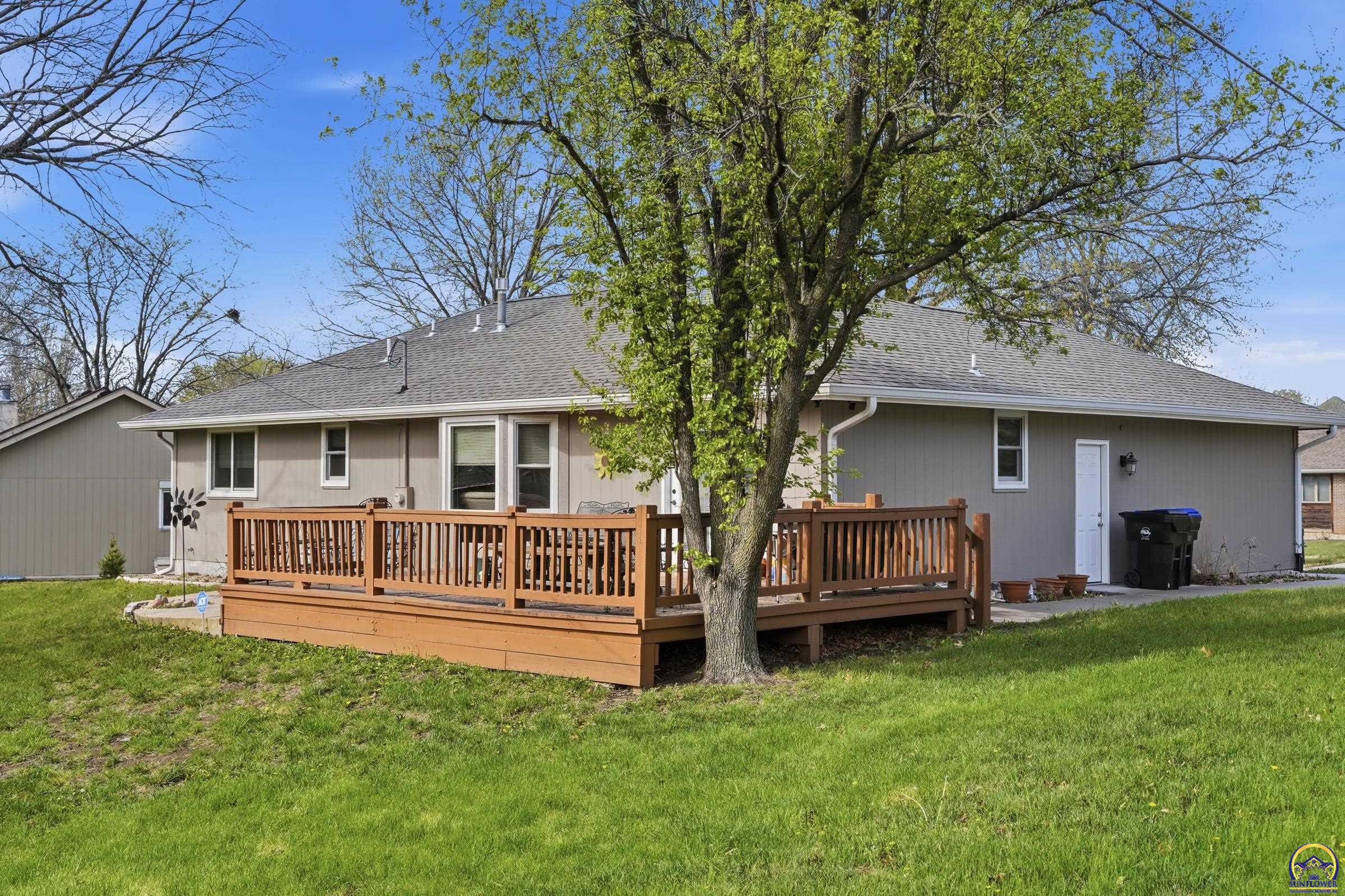 2732 Southwest Staffordshire Road Topeka, KS 66614 - Photo 19 of 20