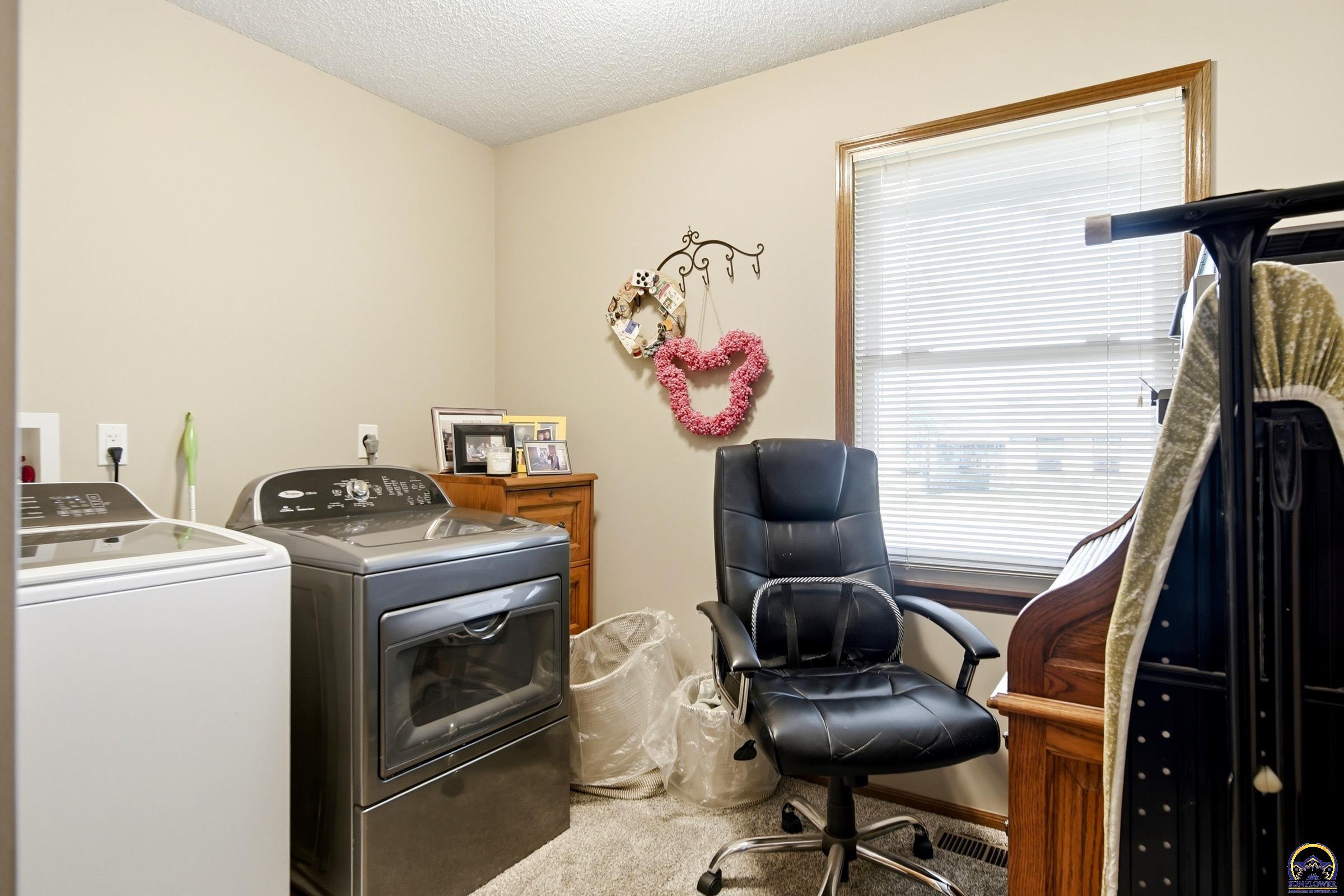 2732 Southwest Staffordshire Road Topeka, KS 66614 - Photo 10 of 20