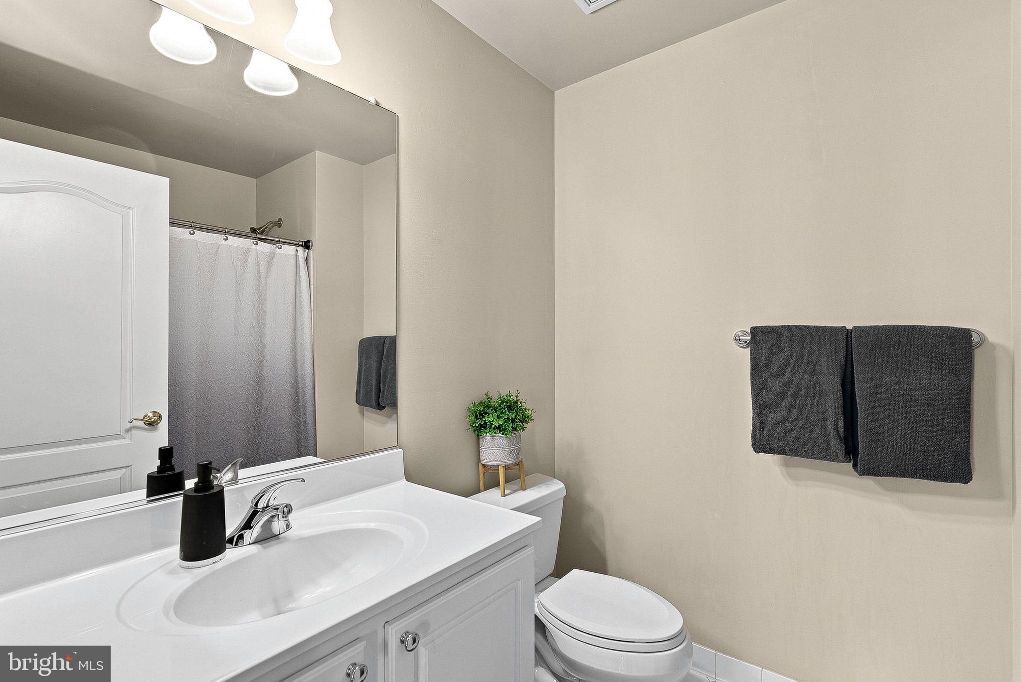 18357 Eagle Point Square Leesburg, VA 20176 - Photo 34 of 70 Gallery Image 34