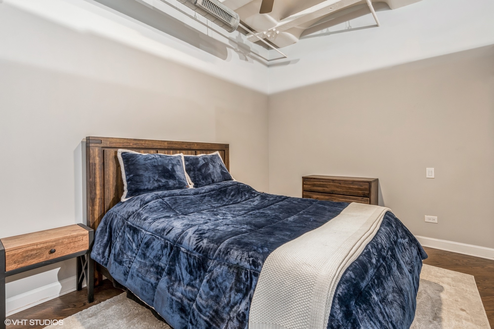 500 South Clinton Street, Unit 403 Chicago, IL 60607 - Photo 8 of 13 a bedroom with bed and wooden floor