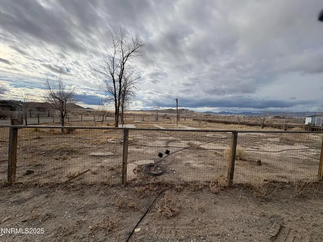 $299,900 | 20 Miley Lane, Yerington, NV 89447