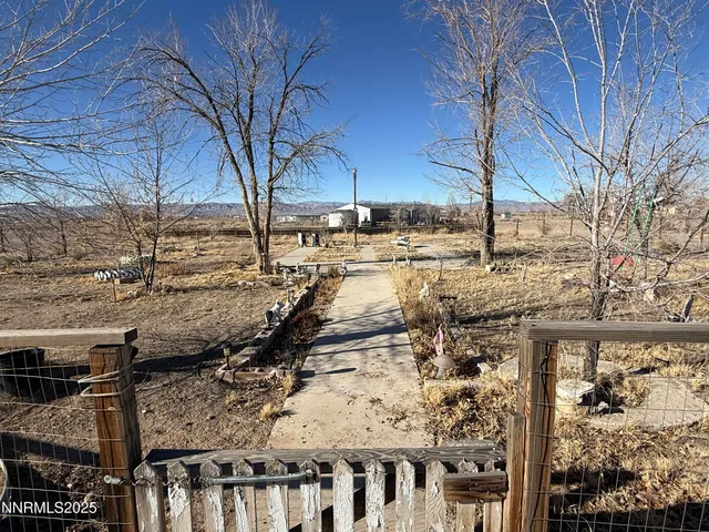 $299,900 | 20 Miley Lane, Yerington, NV 89447