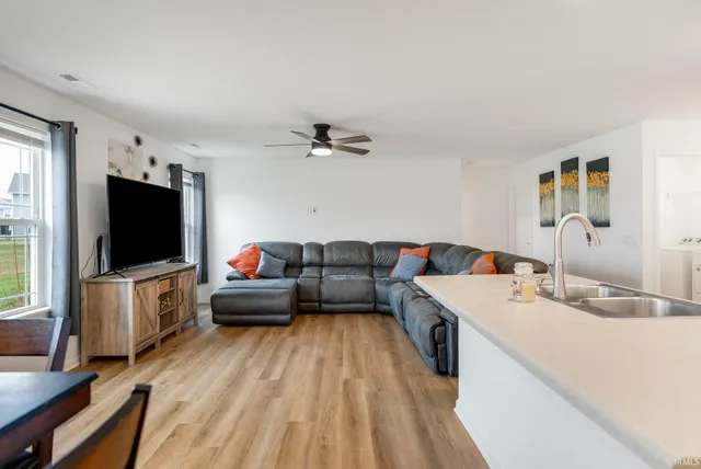 $289,900 | 1399 Livingston Lks Way, Fort Wayne, IN 46818