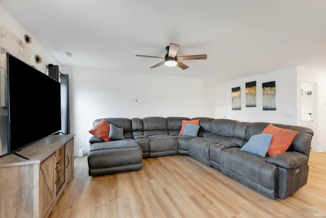 $289,900 | 1399 Livingston Lks Way, Fort Wayne, IN 46818