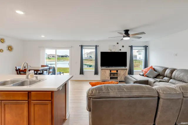 $289,900 | 1399 Livingston Lks Way, Fort Wayne, IN 46818