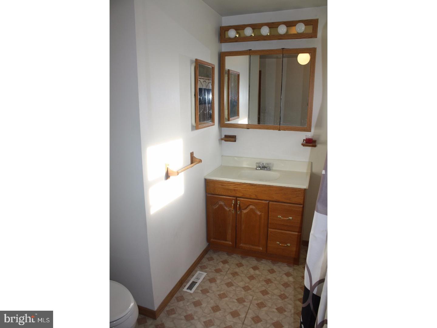 2401 Nassau Road Cinnaminson, NJ 08077 - Photo 21 of 24 Bathroom