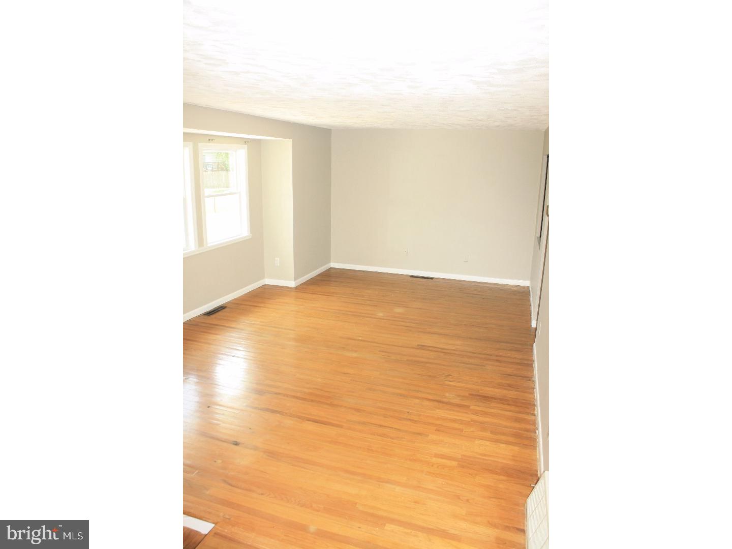 2401 Nassau Road Cinnaminson, NJ 08077 - Photo 3 of 24 Living Room
